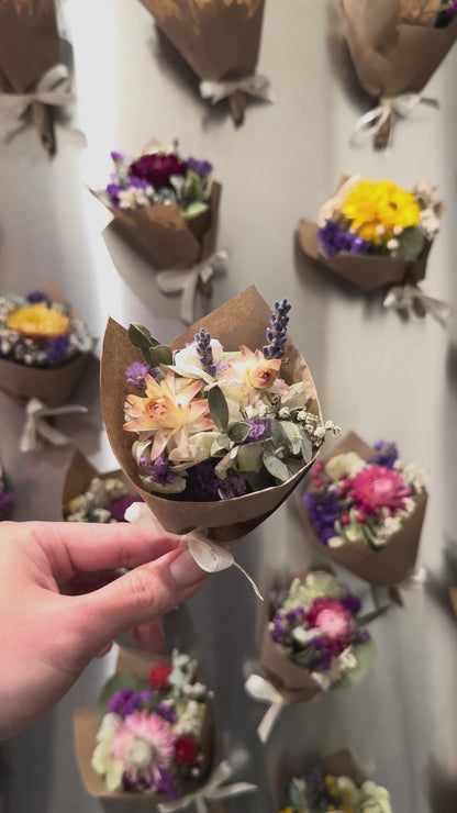 DRIED FLOWER MAGNET BOUQUET - SMALL